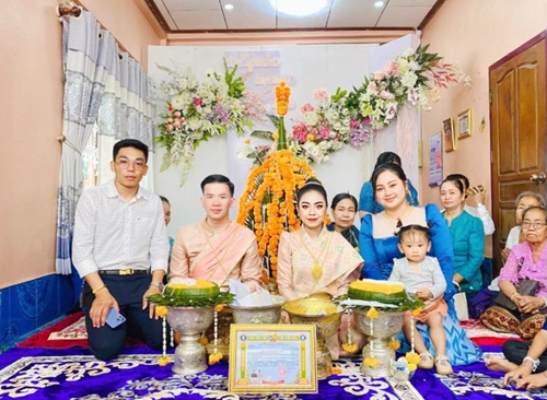 Đám cưới truyền thống của người Lào